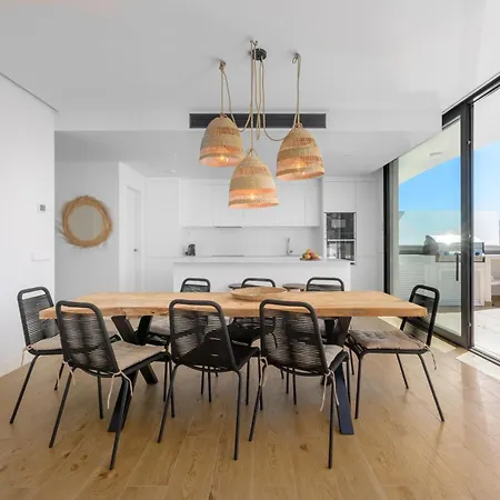 Apartamento Paula Lemac - Stylish El Higueron With Sea Views, Spacious Terrace & Comfort