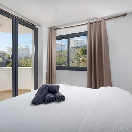 Apartamento Paula Lemac - Stylish El Higueron With Sea Views, Spacious Terrace & Comfort