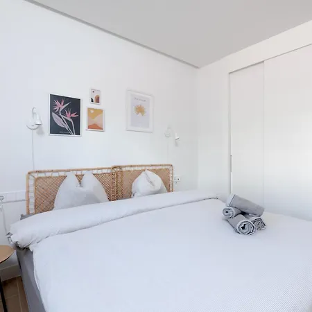 Paula Lemac - Stylish El Higueron With Sea Views, Spacious Terrace & Comfort Apartamento *