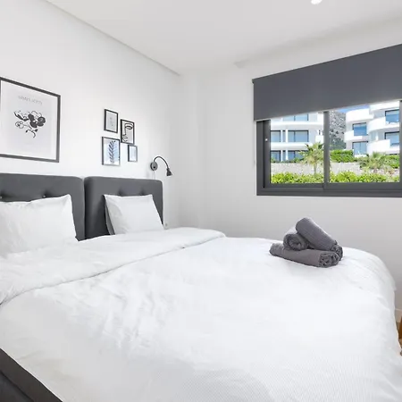 Paula Lemac - Stylish El Higueron With Sea Views, Spacious Terrace & Comfort Apartamento *
